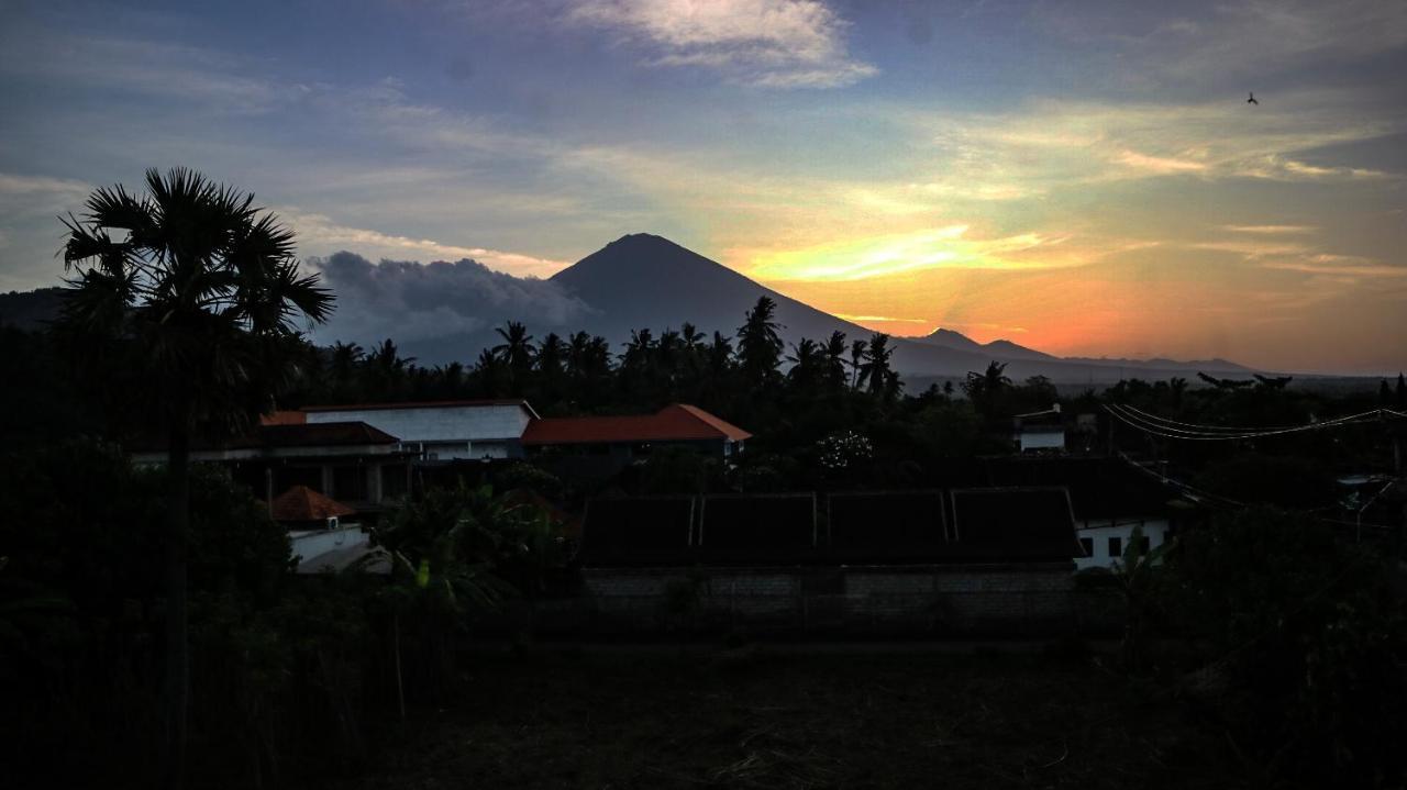 Black Sand Hostel Amed Exterior photo