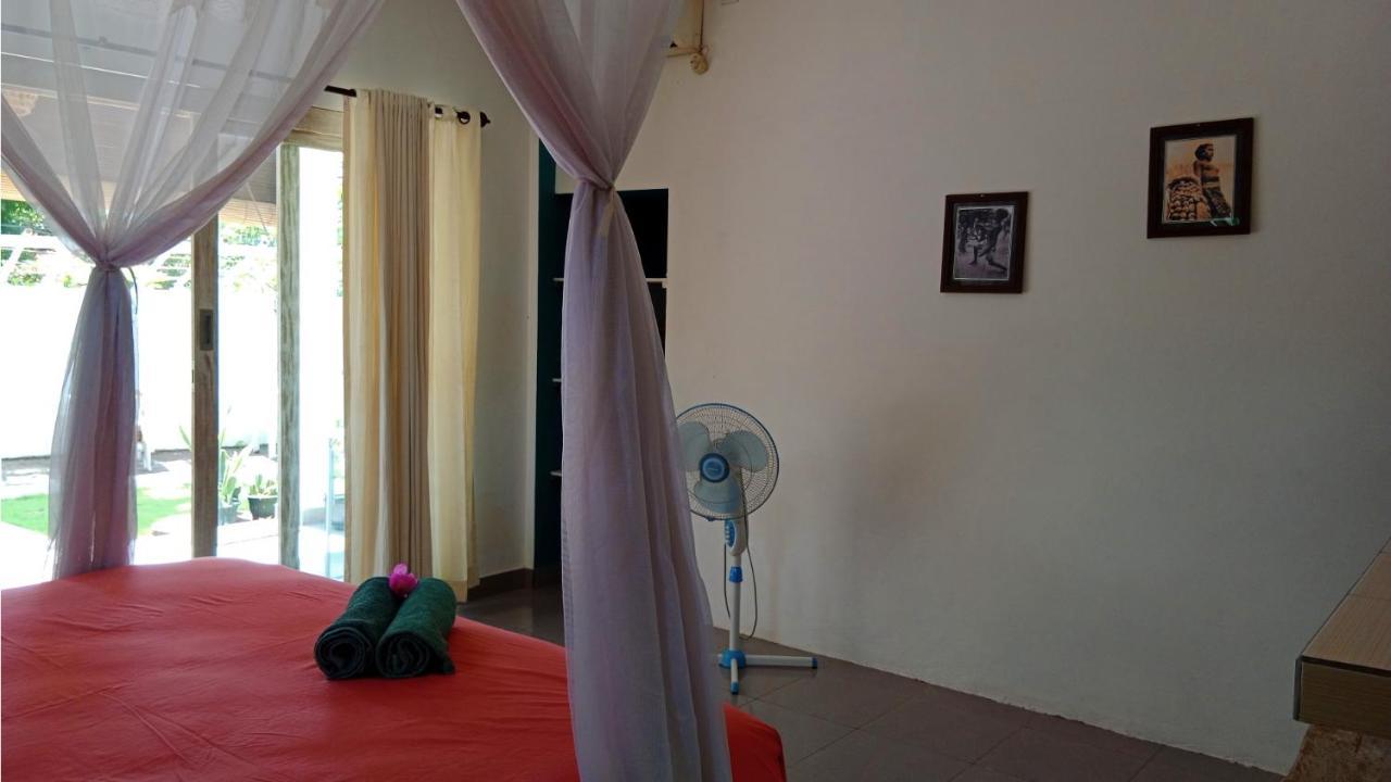 Black Sand Hostel Amed Exterior photo