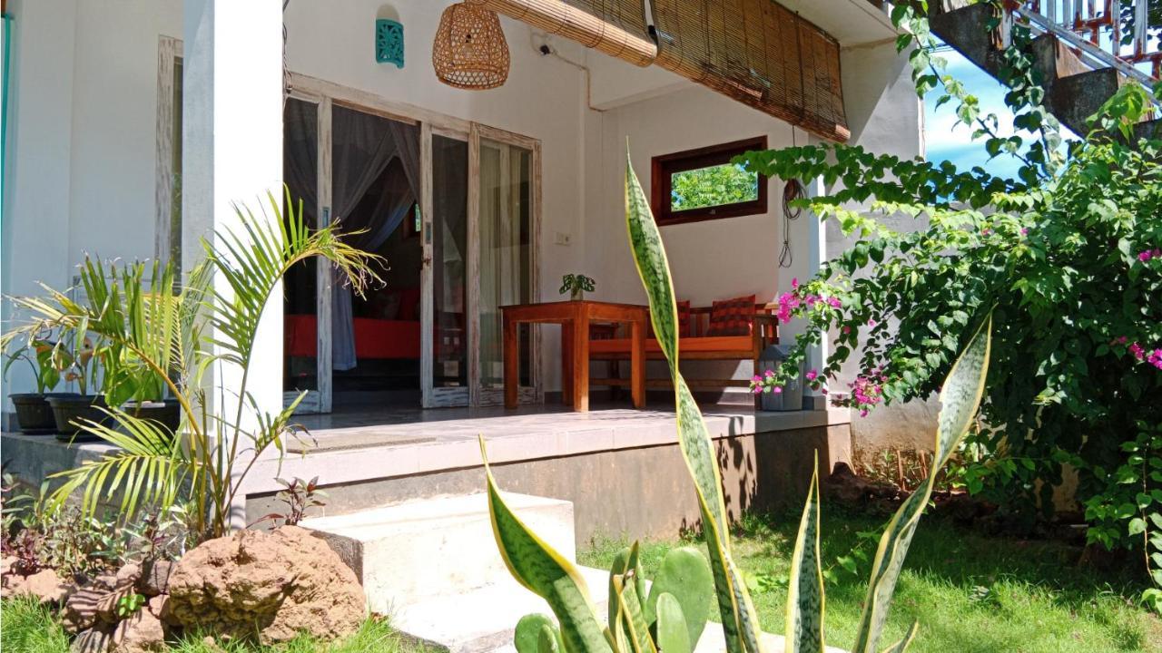 Black Sand Hostel Amed Exterior photo