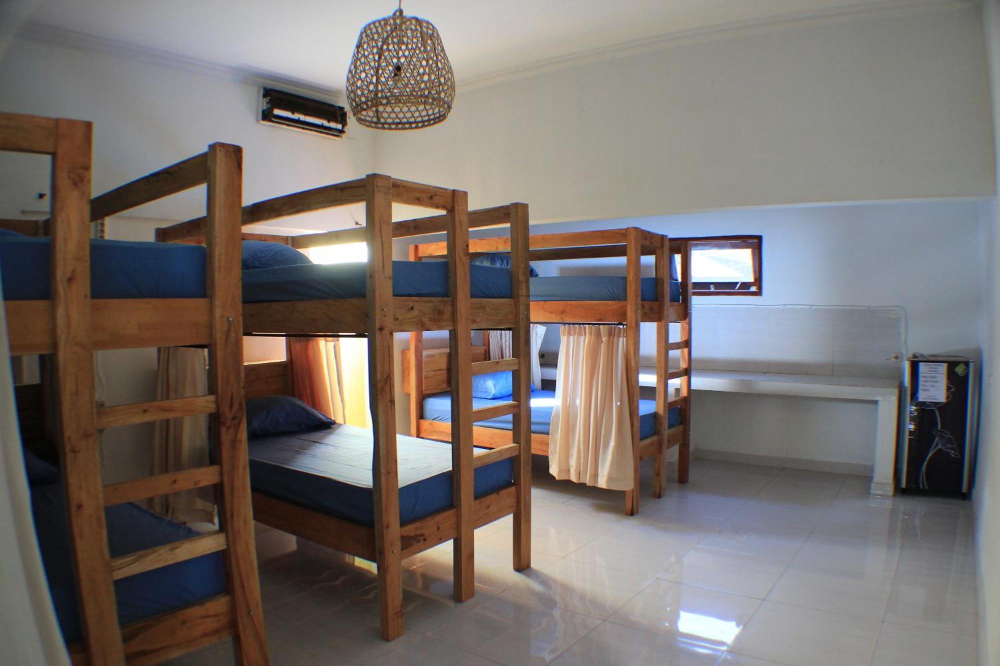Black Sand Hostel Amed Exterior photo