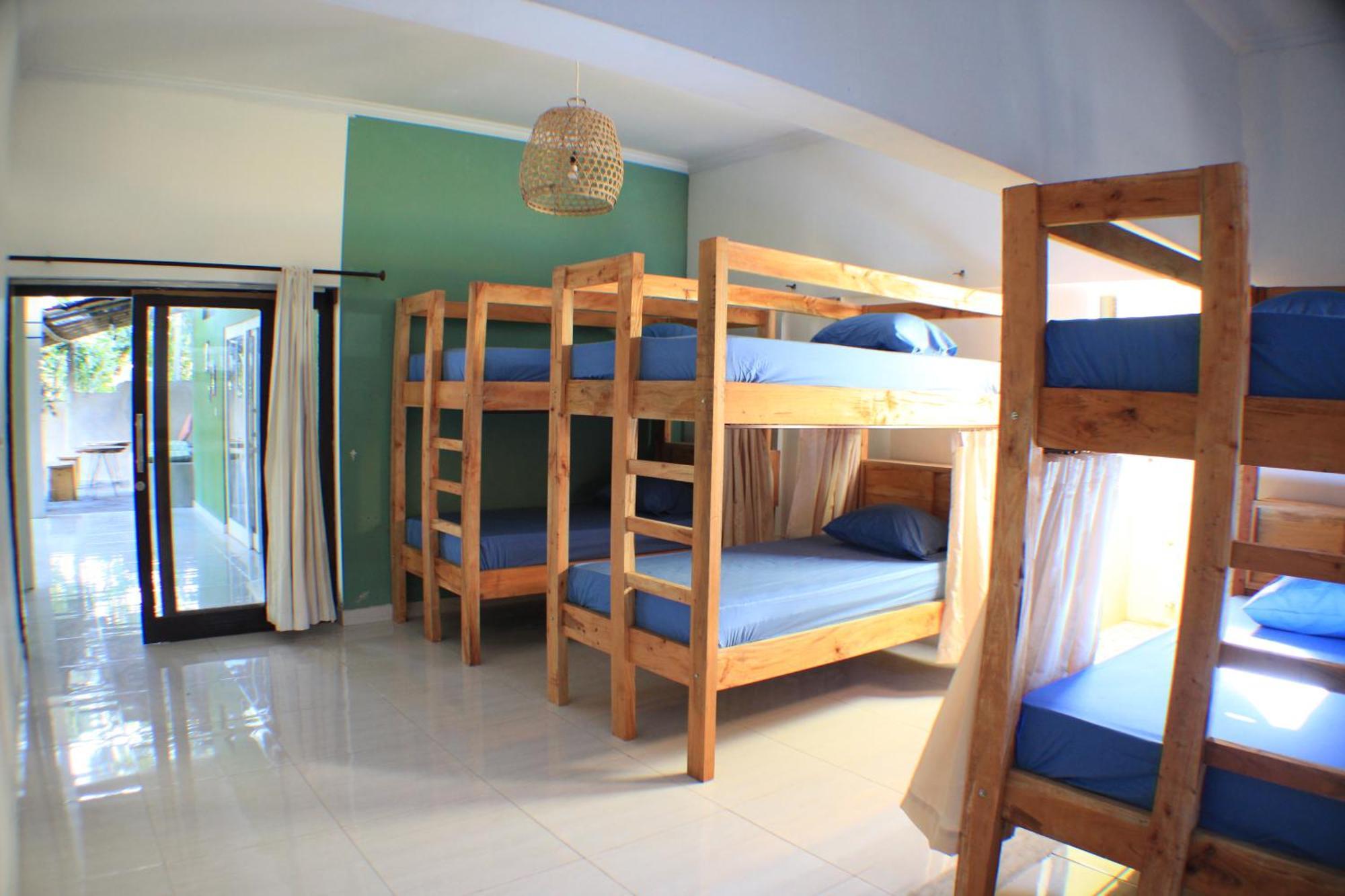 Black Sand Hostel Amed Exterior photo