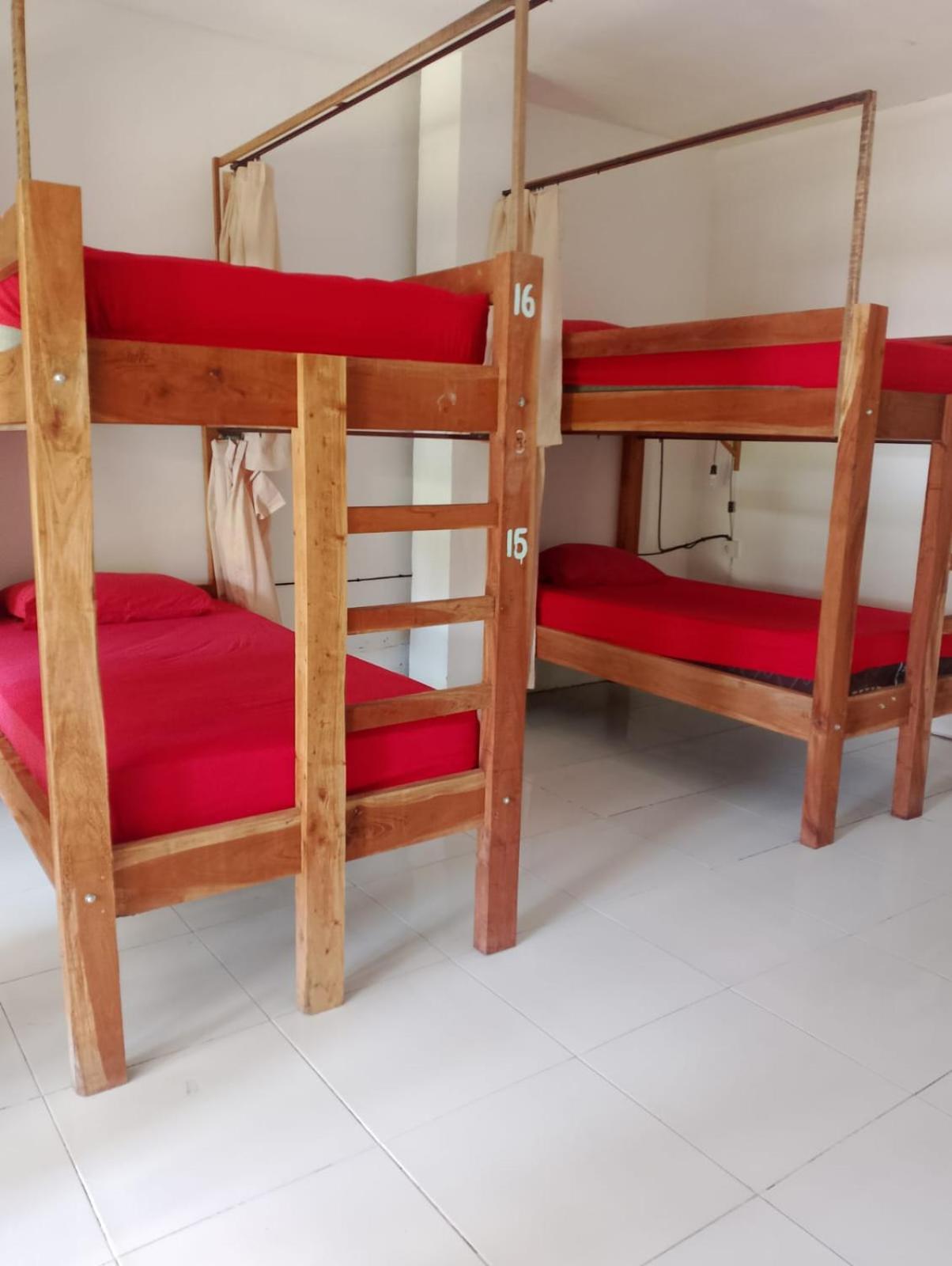 Black Sand Hostel Amed Exterior photo